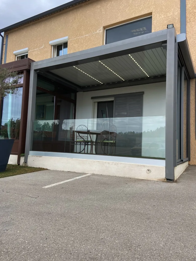 Pergola moderne bioclimatique Open'R sur Martigues