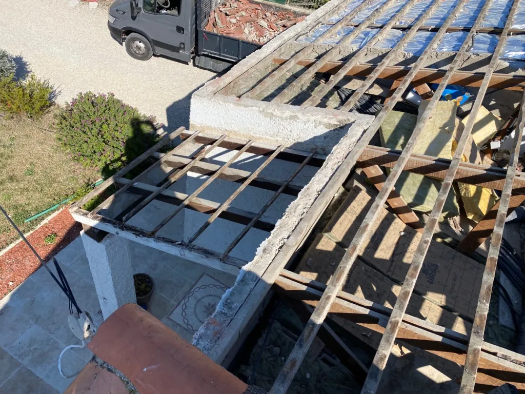 Réfection de toiture type P.S.T sur Velaux près de Aix en Provence
