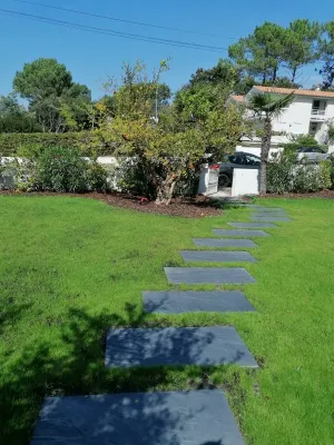 LES PAS JAPONAIS, UNE BONNE ALTERNATIVE POUR UN CHEMINEMENT AU CŒUR DE VOTRE JARDIN SUR LE BASSIN D'ARCACHON