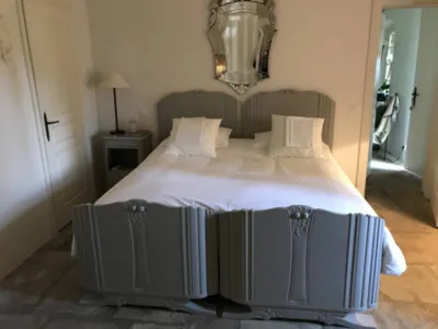 Artisan peintre pour relooking de meuble ancien à Antibes Alpes Maritimes 06