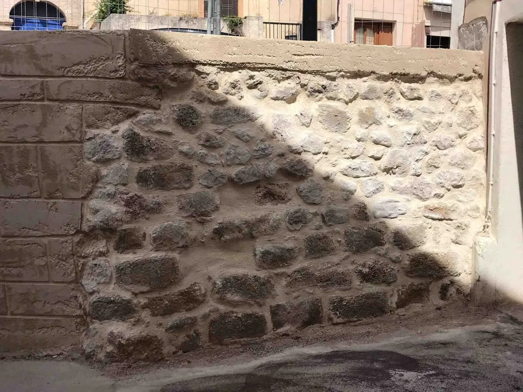 Réalisation d’un mur de soutenement en finition pierre de taille DANS L'Hérault 