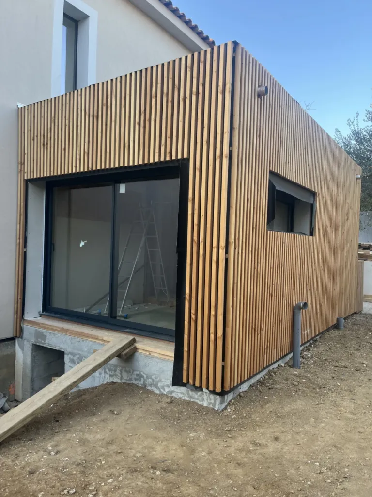 Combien de temps faut-il pour réaliser une extension en ossature bois à Toulon ?