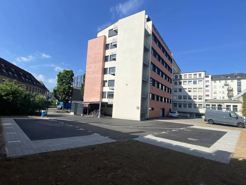 Pose d'enrobé pour un parking à Faubourg National à Strasbourg CLK 