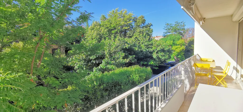 Vente appartement T3 Cassis  climatisé, avec balcon et entièrement rénové dans petite copropriété fermée avec parking aisé