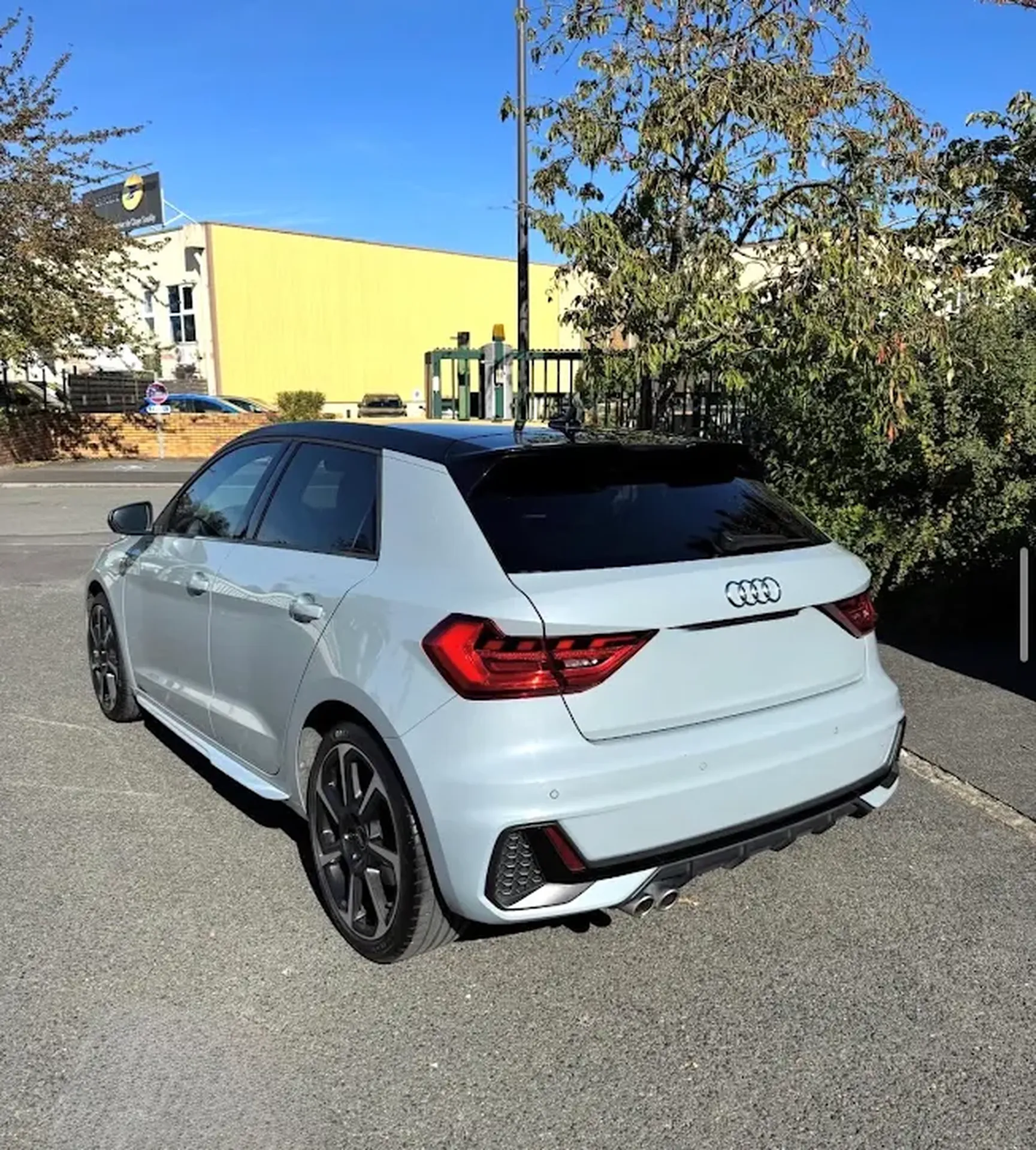 Polissage correctionnel et rénovation carrosserie Audi A1 Gris Nardo à Sancy les Meaux proche de Coulommiers