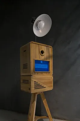 Photobooth installé lors d’un événement d’entreprise à Toulouse permettant aux invités de repartir avec des photos souvenirs imprimées instantanément.