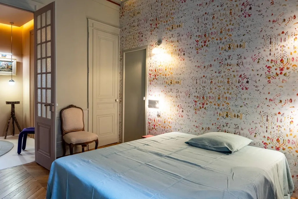 Le faux plafond avec gorge lumineuse : Élégance et ambiance dans votre logement