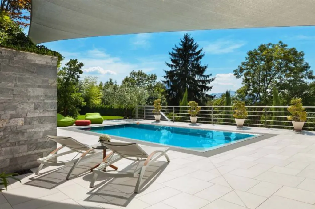 Création de terrasse avec pose de carrelage sur plots à Arcachon