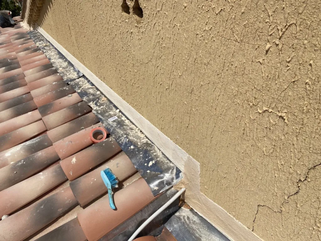 Changement d’une toiture de maison en tuiles Abeilles sur Martigues