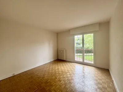 En Exclusivité appartement familial de 105M² proche  des écoles avec ascenseur, parking, balcon et gardien à 15 minutes du RER A de Saint Germain en Laye