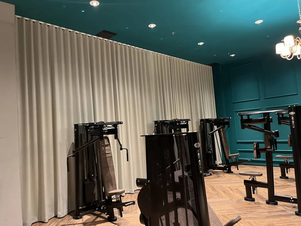 Rideaux sur mesure salle de sport john reed la part dieu