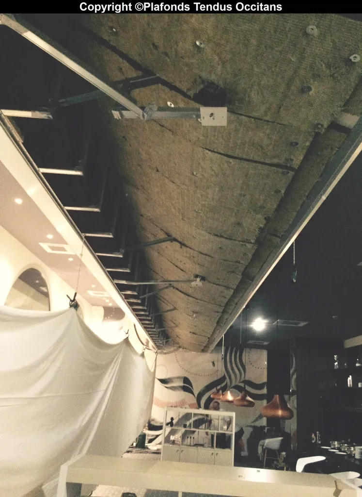 Plafond acoustique au Novotel de Toulouse