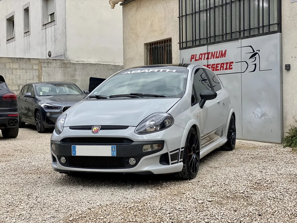 Réparation carrosserie FIAT Punto Abarth proche d’Aubagne et de Marseille 
