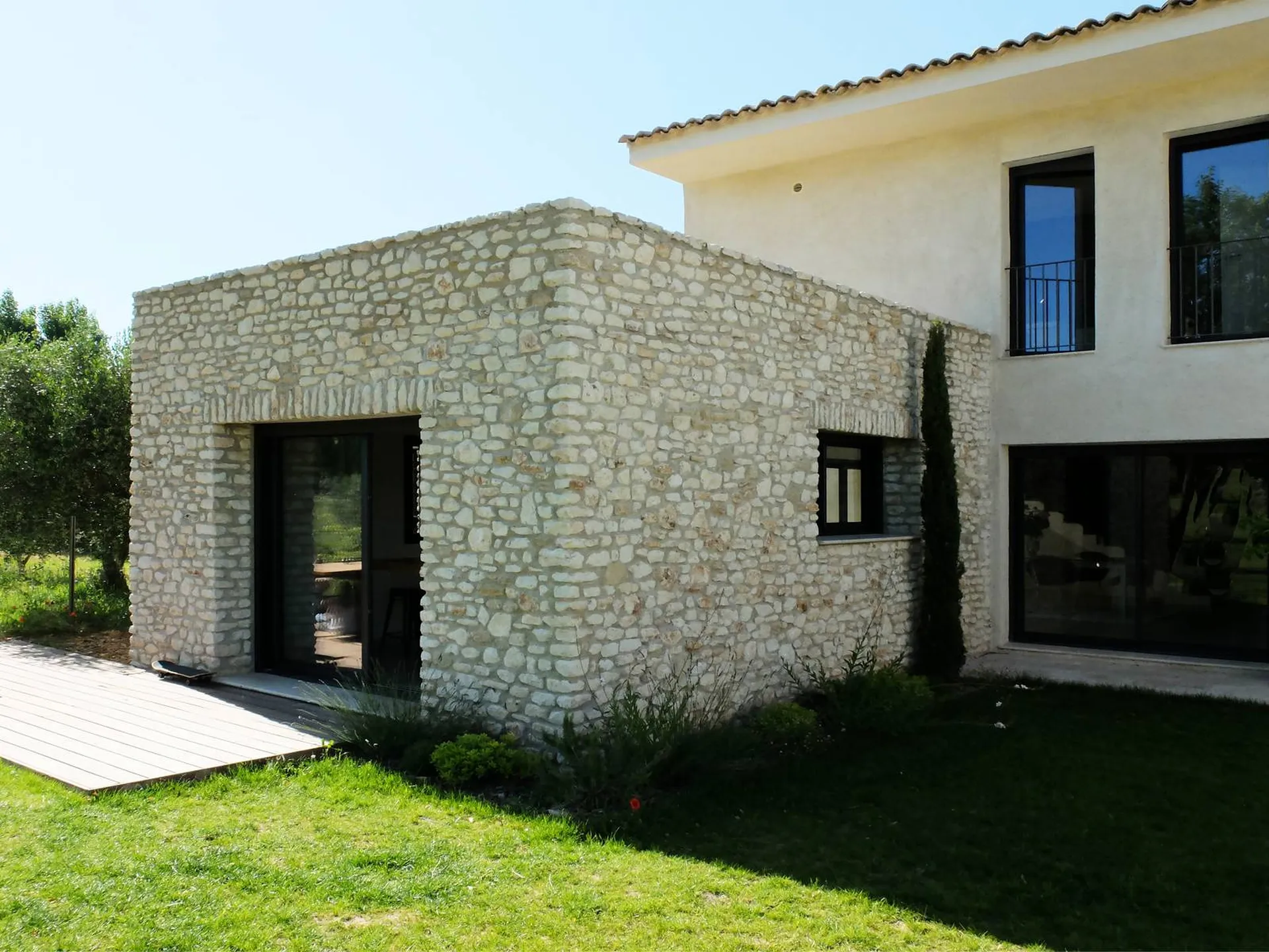 Réalisation d'une maison individuelle de standing à l'architecture contemporaine sur Saint Rémy de Provence en plein cœur des Alpilles