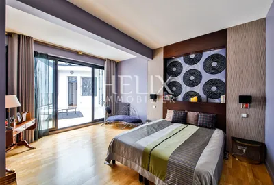 Maison d'architecte de 315 m² très élégante dans Le Vésinet à proximité du RER, elle dispose entre autre d'une salle de cinéma