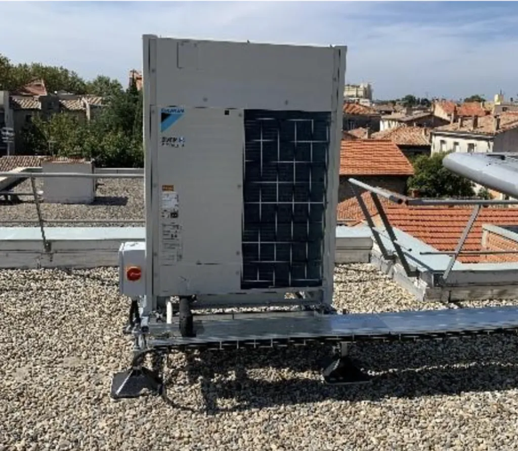 Modernisation climatisation collective avec VRV Daikin multi-unités centralisation tactile et GTB pour confort durable à Montpellier