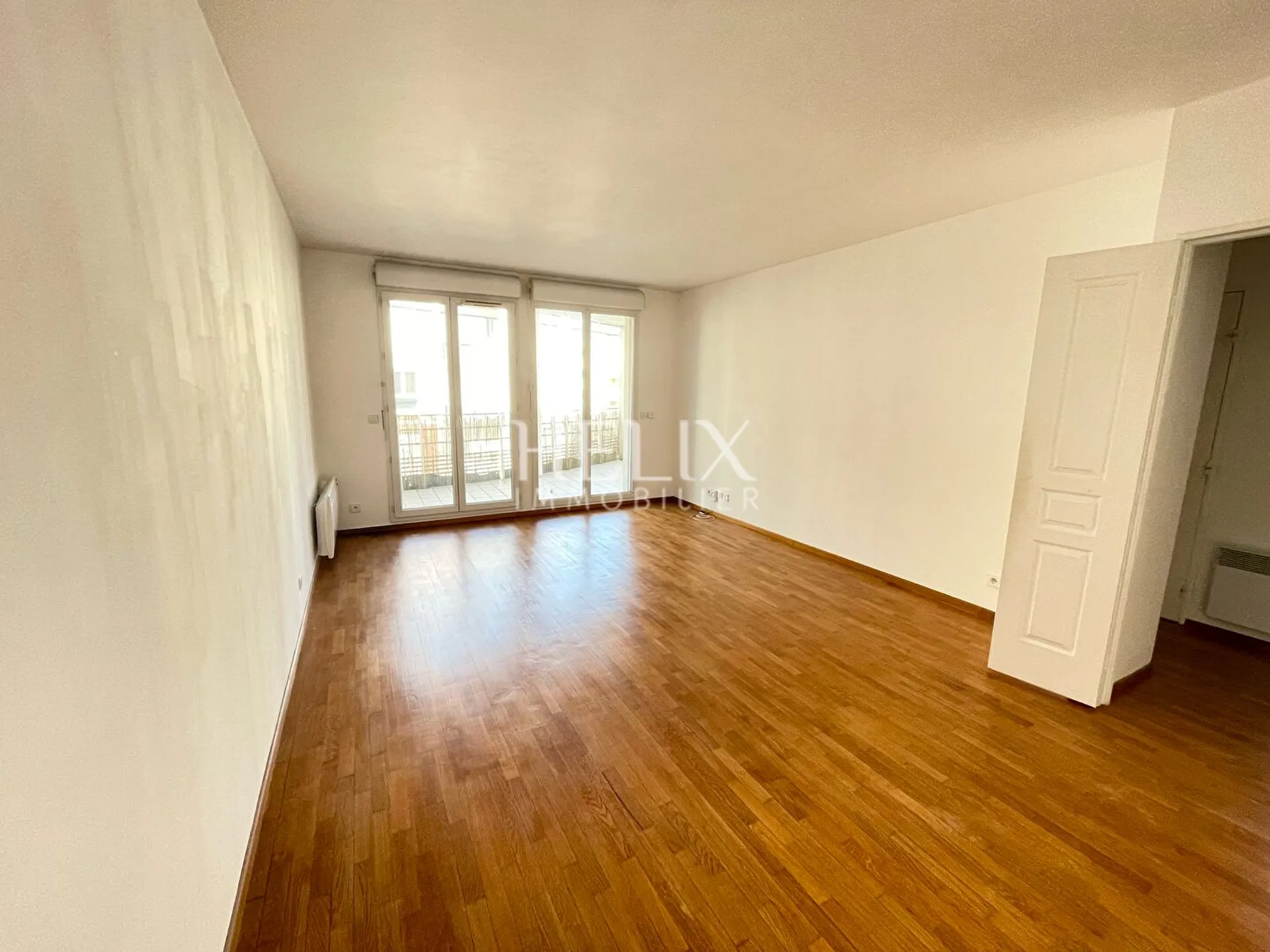 En Exclusivité Saint-Germain-en-Laye (Sous préfecture) - Bel appartement 3 pièces rénové avec grande terrasse, cave et parking en sous-sol