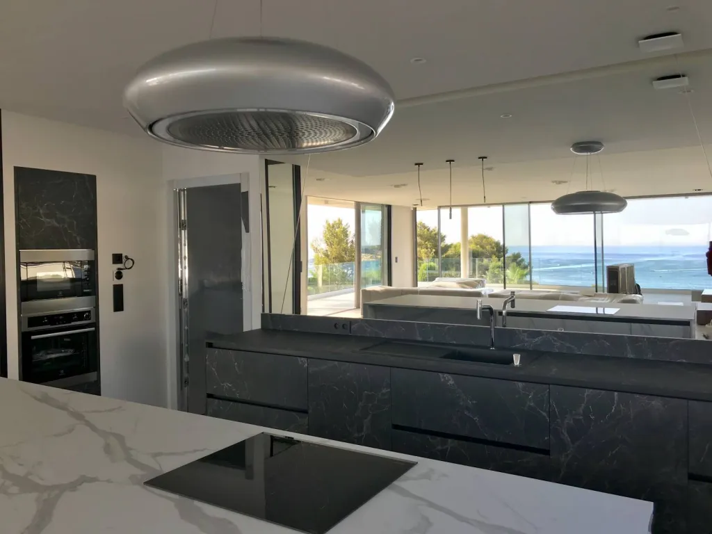 Cuisine italienne sur mesure tendance avec installation à Cassis 13260