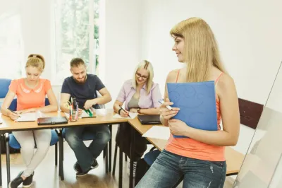 stage intensif anglais 2 semaines hors vacances scolaires aix marseille petit groupe