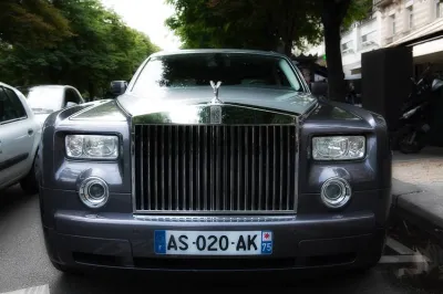 For Your Wedding in Paris, rent a prestigious car for your city tour or couple session with photographer