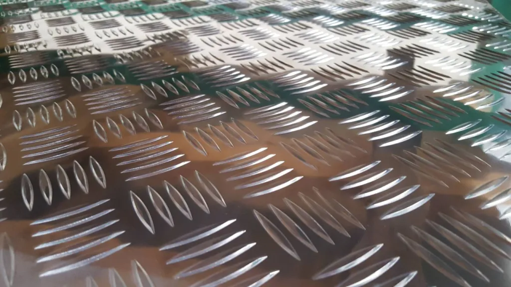 Vente de tôle aluminium damier en Normandie