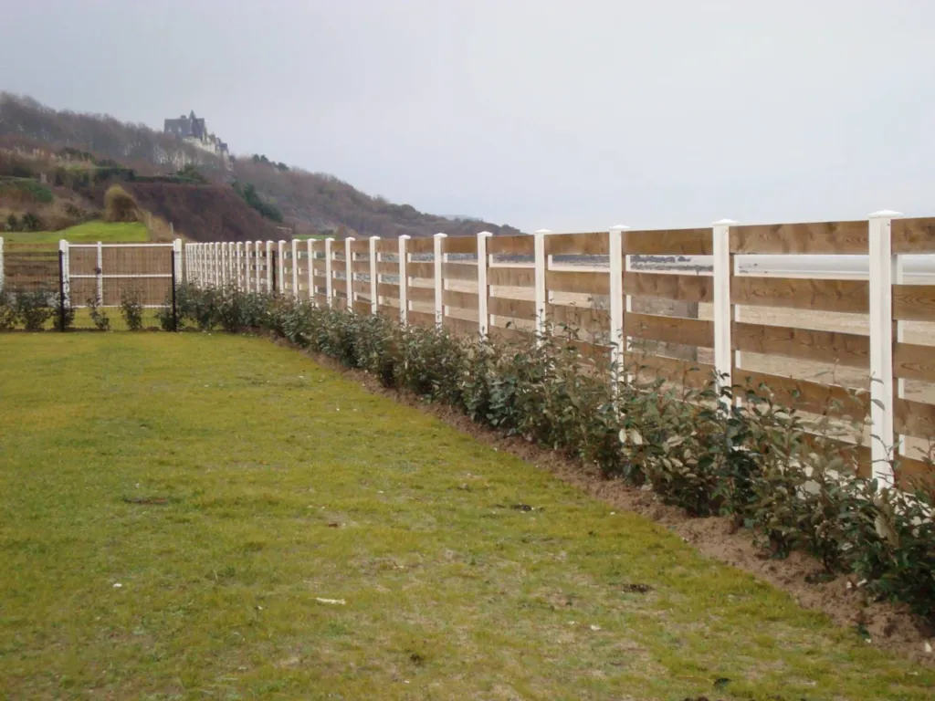 Création d'une clôture semi occultante béton et bois à Tourgeville 14