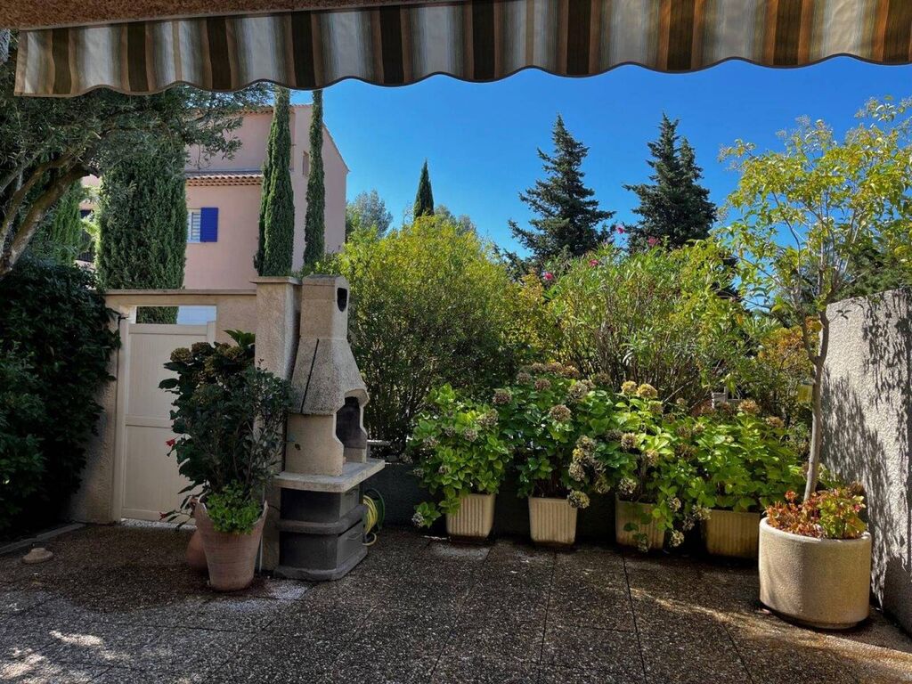Appartement duplex Cassis dans résidence avec piscine avec jardin