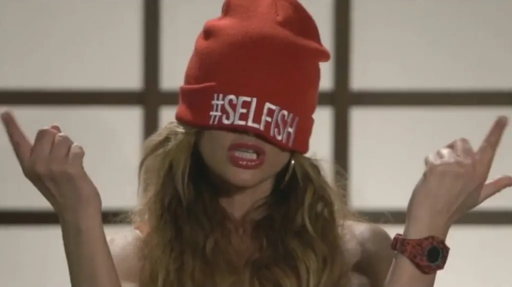  JS 50 L partenaire du clip caricatural de Ariane Brodier