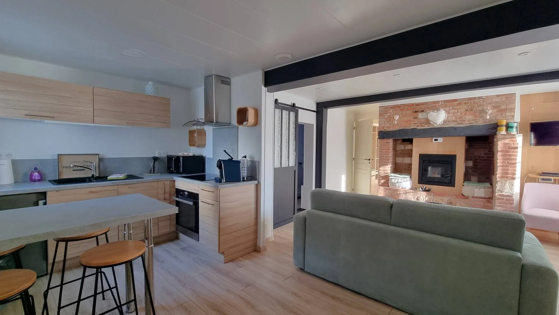 A vendre, belle longère avec gîte indépendant de 170 m², 4 chambres, située à 20 minutes de Dieppe 76200.