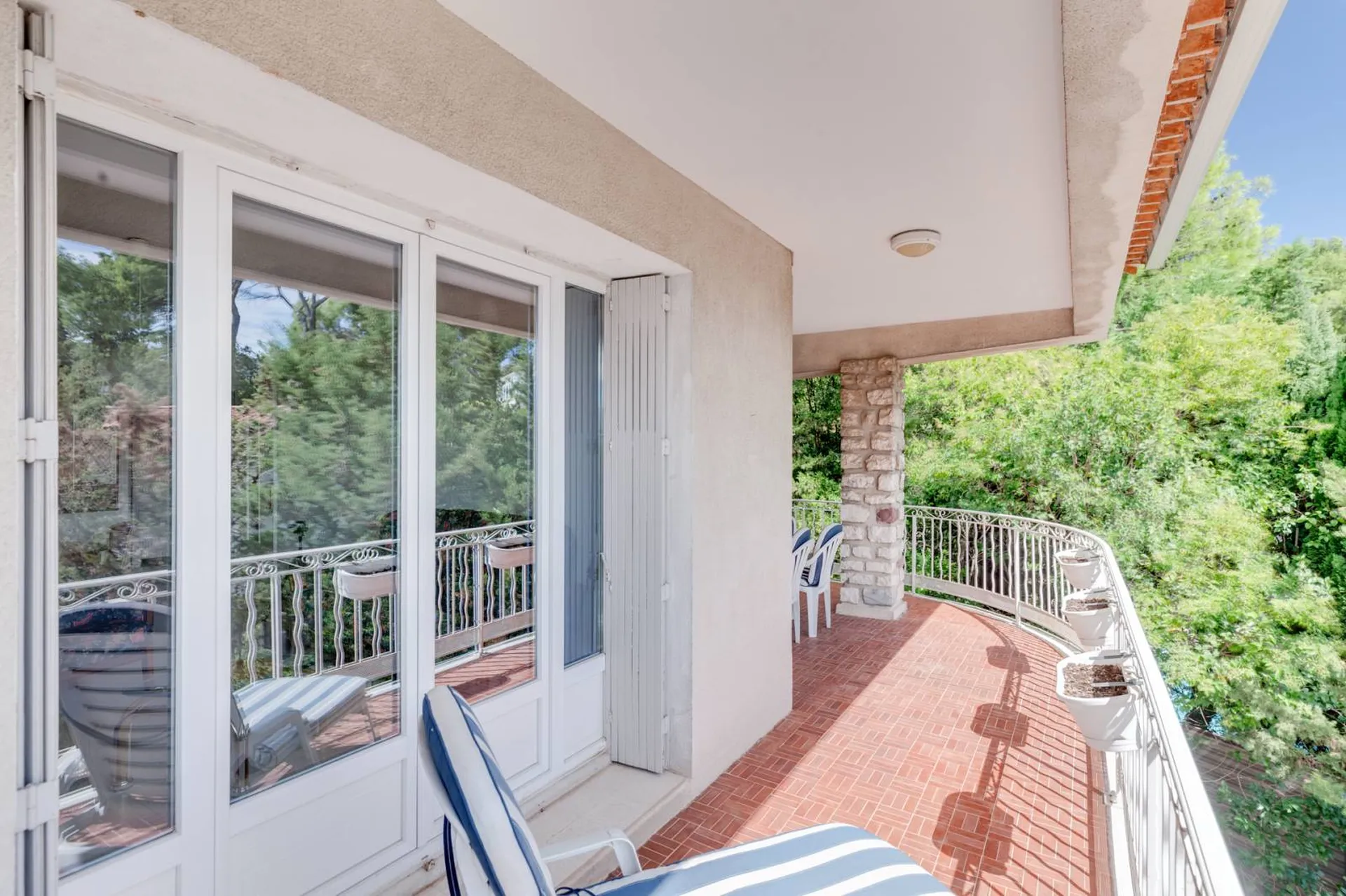 Vente appartement T3 Cassis  avec terrasse vue mer en dernier étage dans résidence fermée proche centre