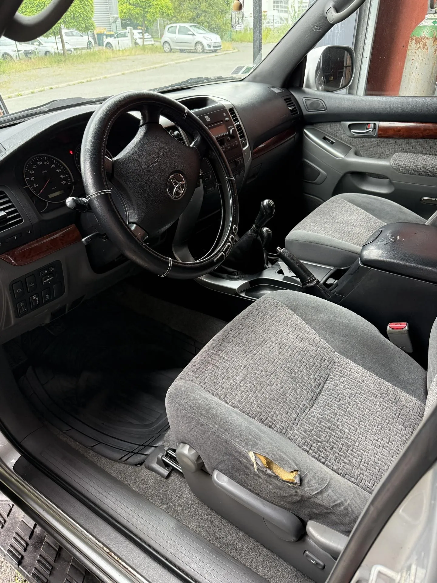 Nettoyage intérieur complet pour un 4x4 de chasseur à Andrézieux Bouthéon