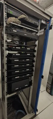 Reprise d'une baie vidéosurveillance dans un parking de Lyon et remise au propre du câblage coaxial dans la baie sur des stockeurs DAHUA