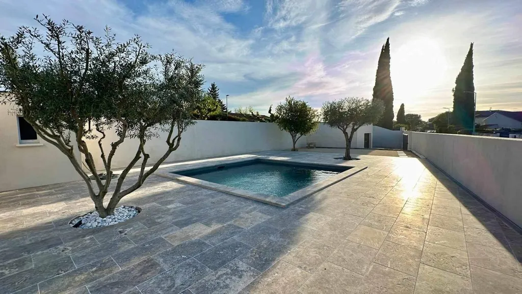 TERRASSE EN TRAVERTIN SILVER RUSTIC 1ER CHOIX AU FORMAT 61 * 40.6 * 1.2 CM