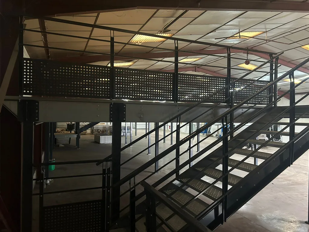 Installation de mezzanine industrielle : doublez votre surface avec SISAM à Toulouse et en Occitanie