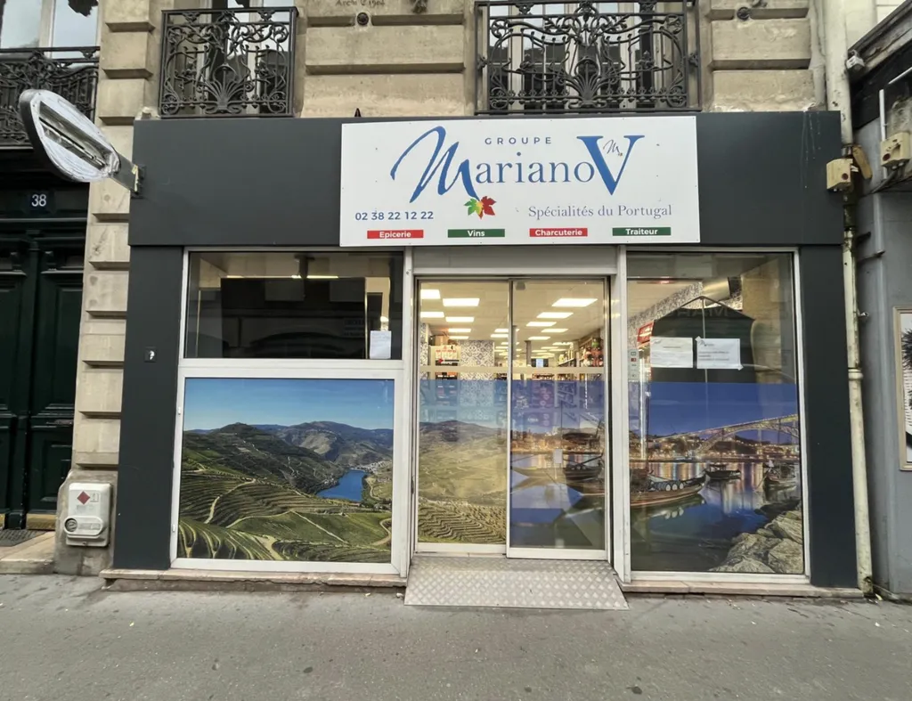 Location - Boutique 130 m², Batignolles, Rue des Moines 75017 PARIS