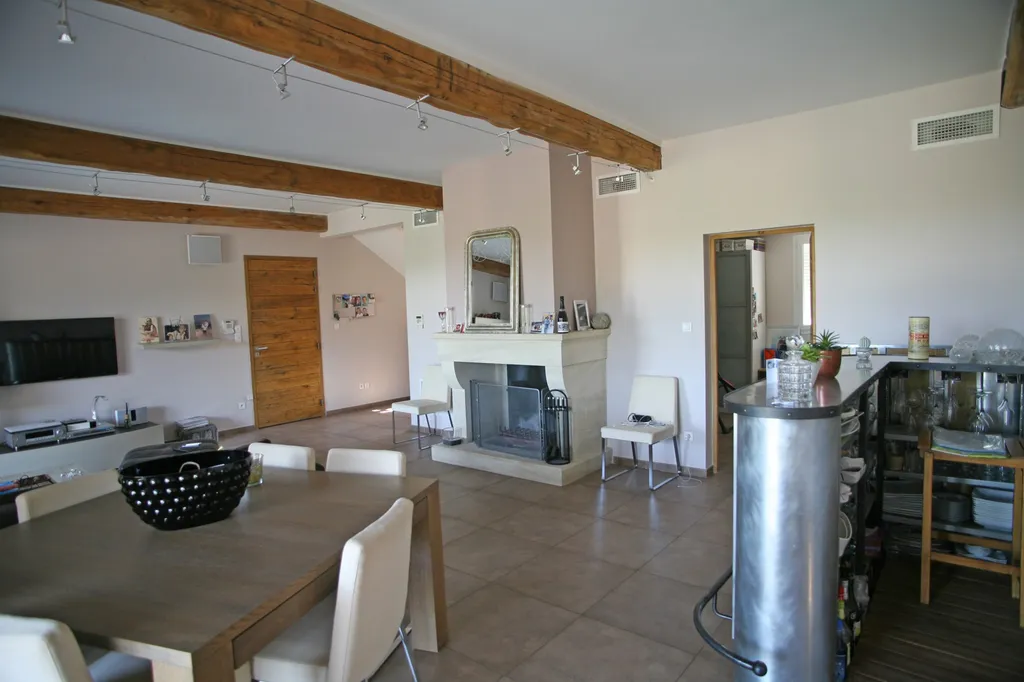 Monts de Vaucluse - Maison traditionnelle avec piscine    