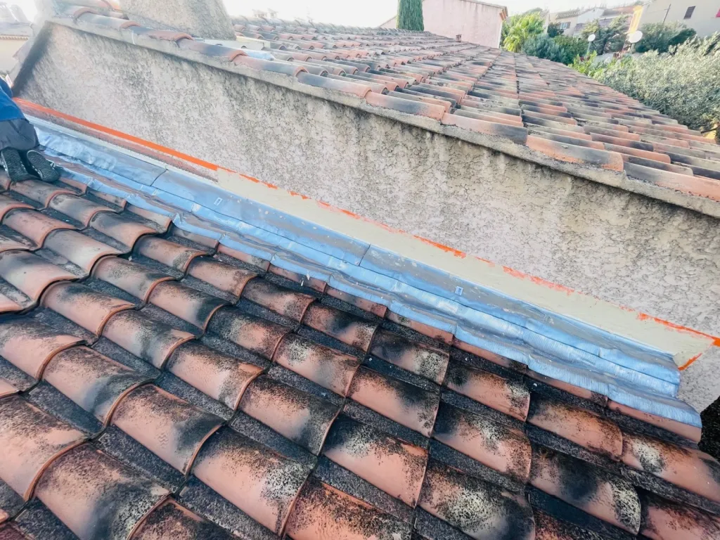 Nouvelle intervention pour un changement de Solin en Plomb sur Bouc-Bel-Air près de Aix en Provence