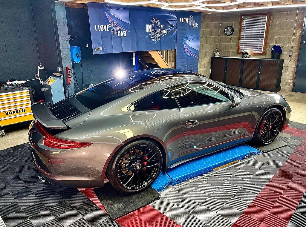 Polissage, Lustrage et traitement céramique d'une Porsche 991 GTS à Lyon