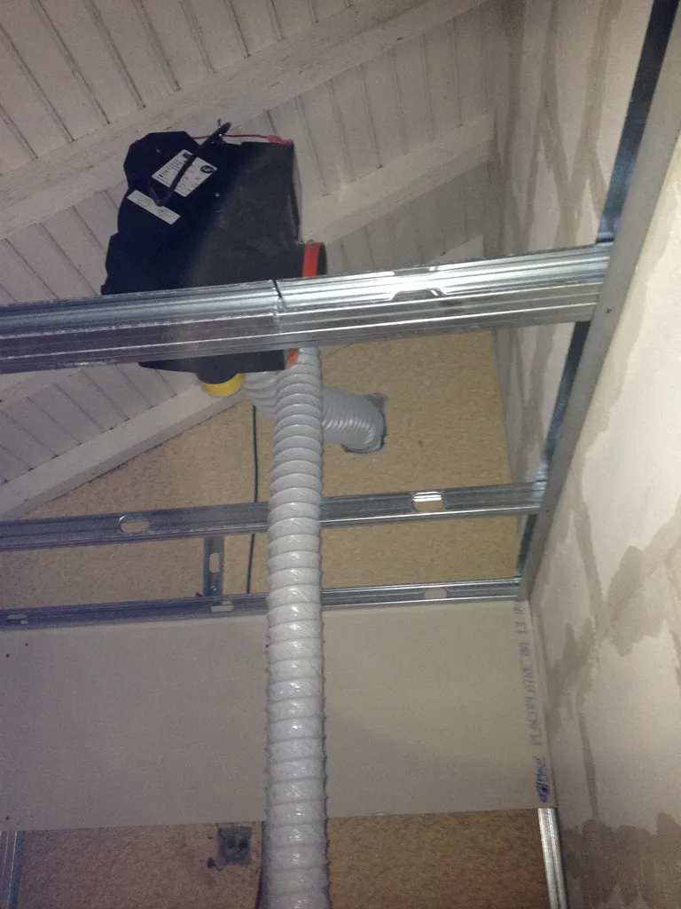 Installation d’une VMC simple flux à Beaujeu pour améliorer la qualité de l’air et réduire l’humidité