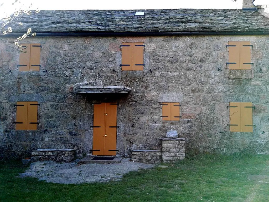 Volets Battants en fibre de Verre Marron en Lozère 
