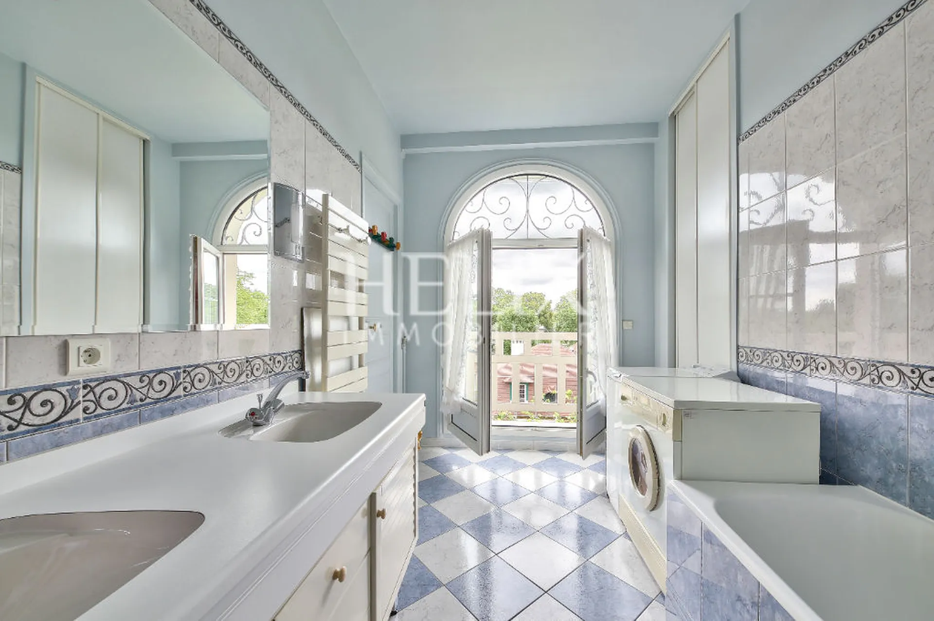 Appartement 5 pièces de 127 M² avec balcon