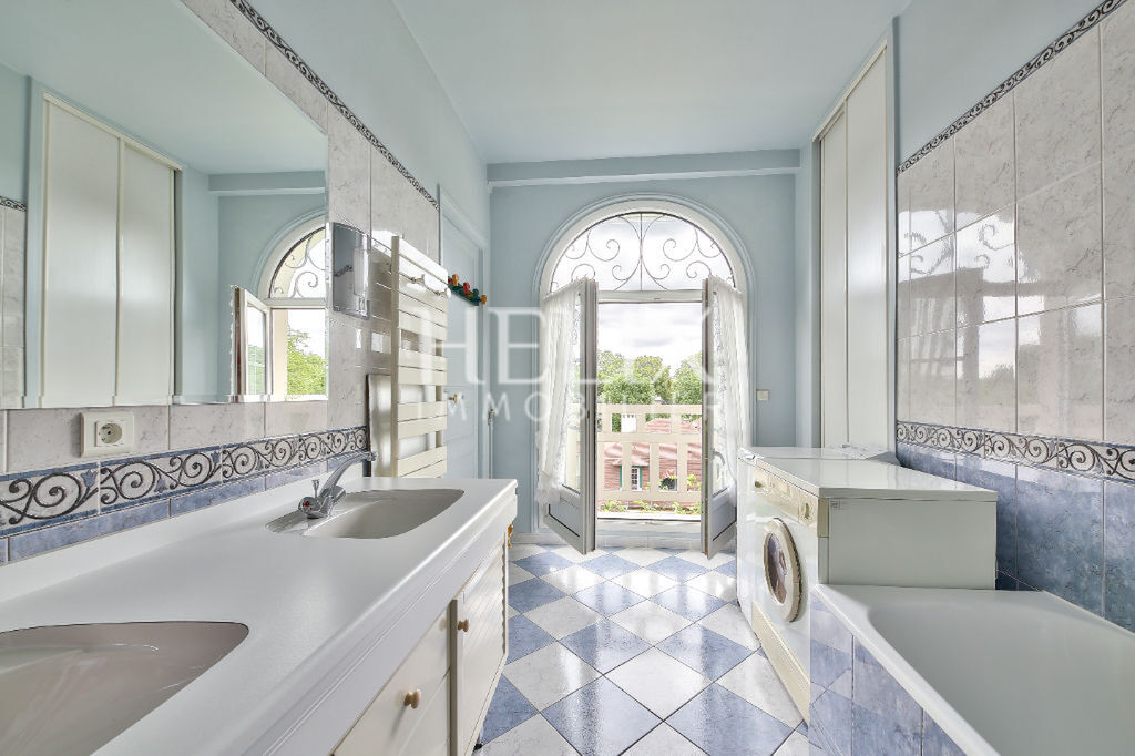 Appartement 5 pièces de 127 M² avec balcon