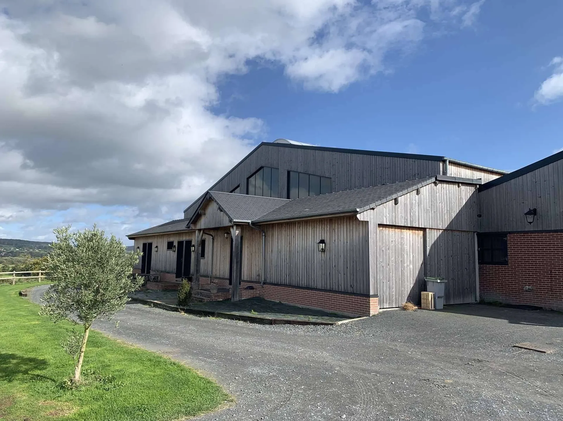 En vente : magnifique propriété équestre moderne