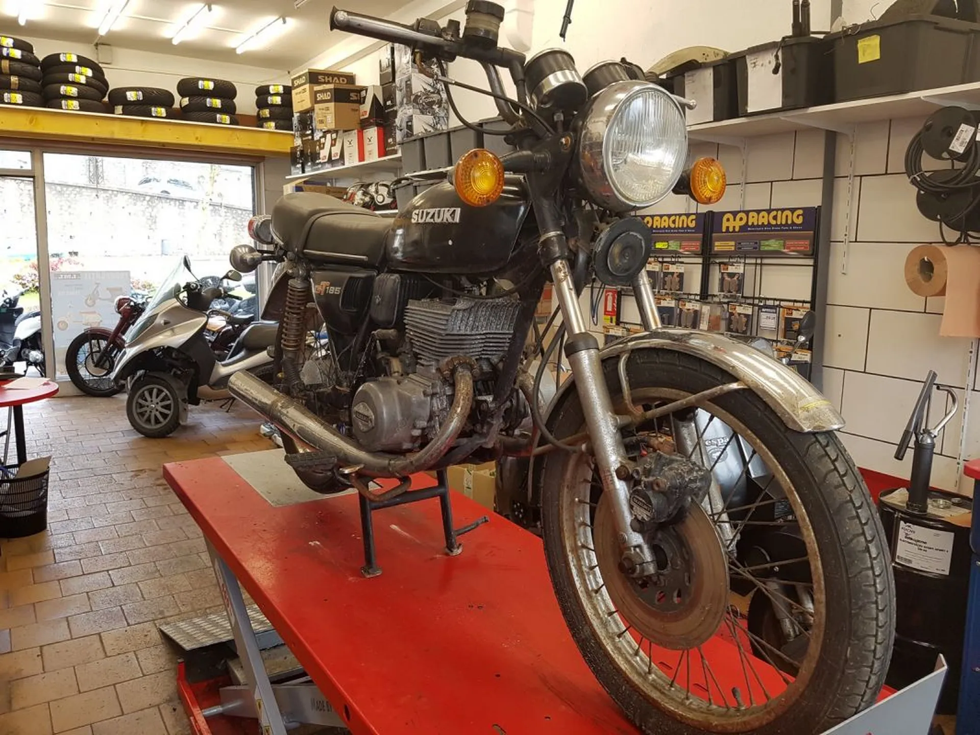  SUZUKI 185 GT de 1978 RESTAURATION VAR
