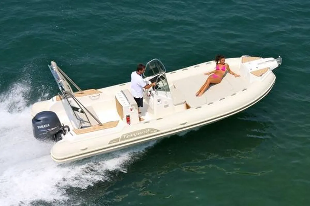 Location de bateau à moteur semi-rigide 8 personnes à Bandol