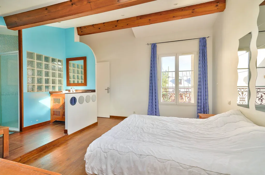 A vendre maison avec terrasses jardin et parking aux Vallées 92700