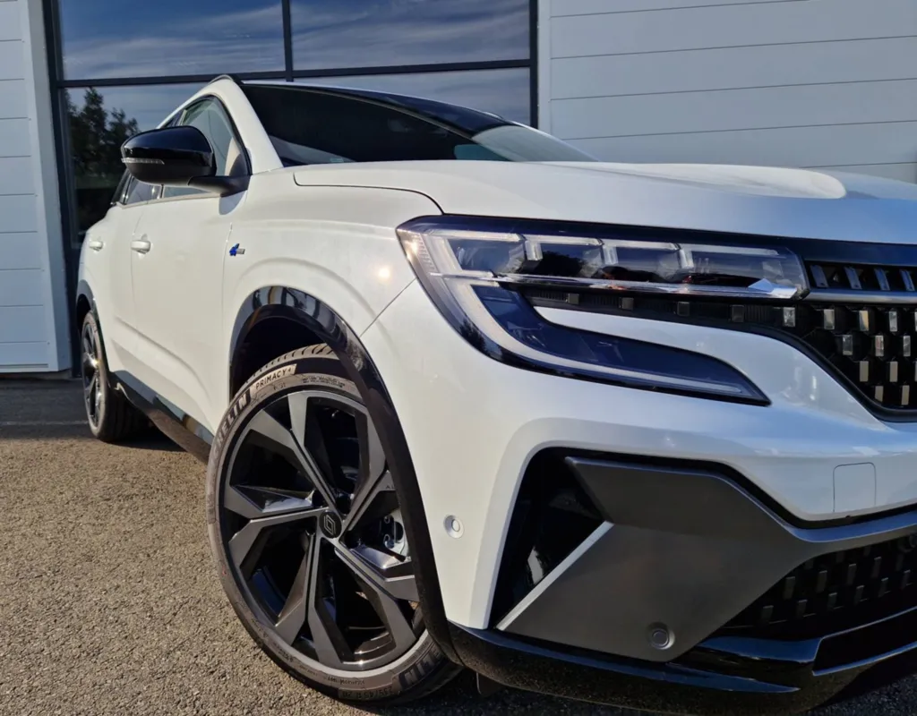 Nouveau Renault Austral Hybride E-TECH 200 Techno ESPRIT ALPINE 4CONTROL occassion près de Toulouse en Occitanie