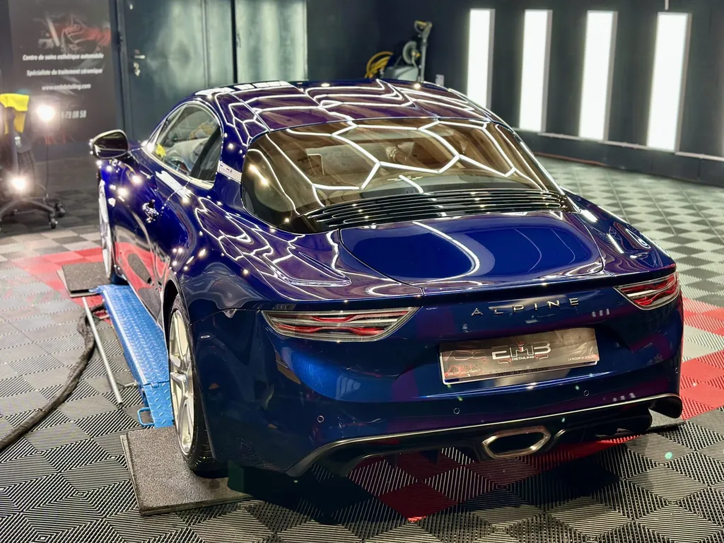 Traitement céramique chez EMB DETAILING protection carosserie spécialiste Alpine A110 sur Lyon