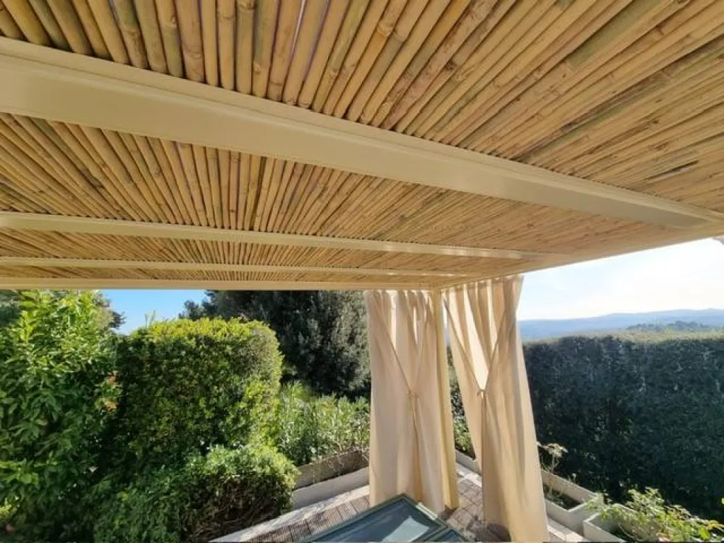 Installation d'une Pergola en bambou naturel à Fréjus