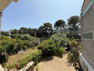 Vue dégagée pour ce type 3 à Roquefort la Bédoule